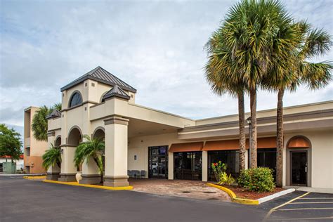 Days Inn & Suites by Wyndham Orlando Airport | Orlando, FL Hotels