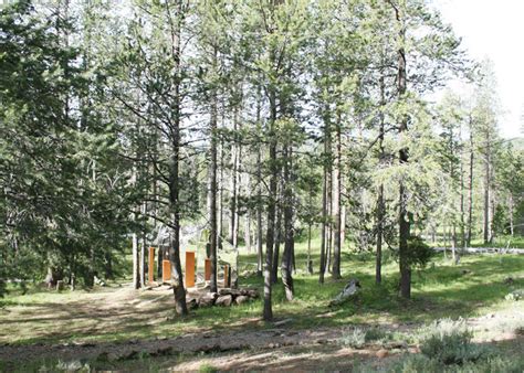 The Invisible Mirrored Barn Hidden in the Woods – Fubiz Media