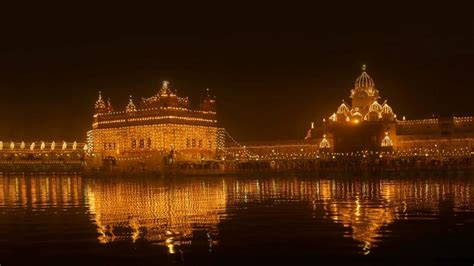 Harmandir Sahib (Golden Temple) at Diwali - backiee