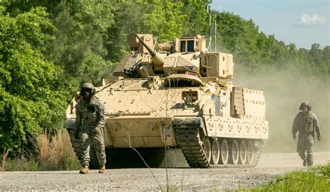 Photos: U.S. Army Bradley Fighting Vehicle | National Review