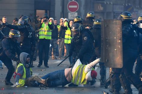 France ‘yellow vest’ protests turn violent as President Macron’s ...