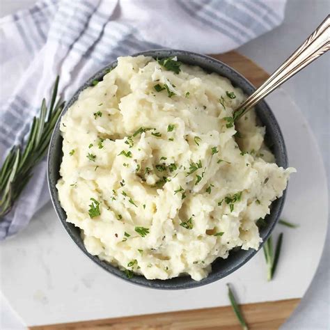 Creamy Rosemary Garlic Mashed Potatoes - Bite On The Side