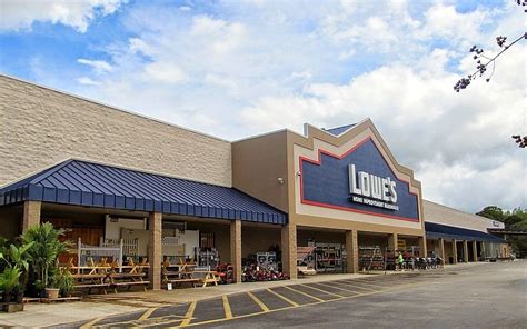 Lowe's is sued for allegedly damaging house when delivering fridge ...