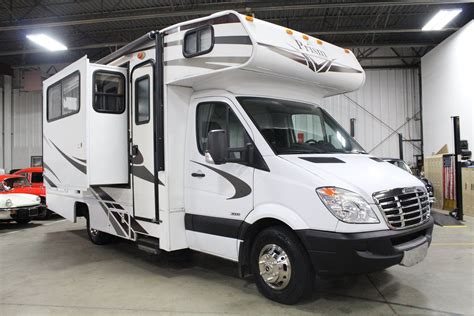 Venture Out In This 2011 Freightliner Motorhome