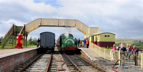 Pontypool & Blaenavon Railway © RAY JONES cc-by-sa/2.0 :: Geograph ...