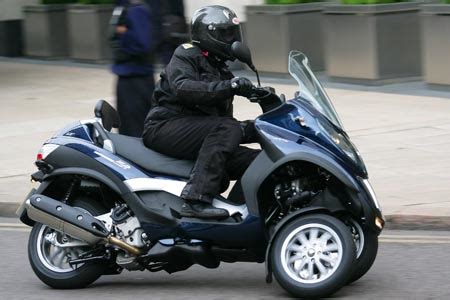 Piaggio MP3 LT 400cc review | Visordown