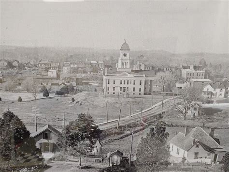 Downtown Maryville TN (founded 1794) & Blount County Court House. in 2020 | County court, Blount ...