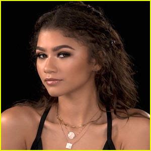 Zendaya Shares New Year’s Eve Makeup Tutorial – Watch! | Zendaya | Just ...