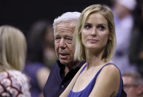 Patriots Owner Robert Kraft's Wife Is 34 Years Younger Than Him - The Spun