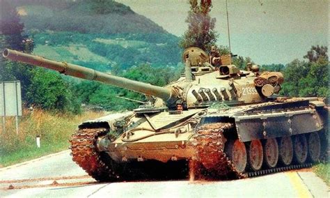 Tank Pictures: M-84