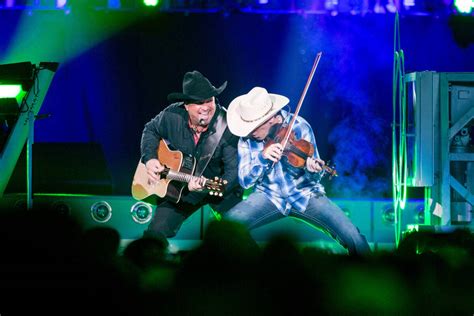 Garth Brooks expected to open Las Vegas Strip residency next spring | Las Vegas Review-Journal