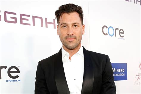 DWTS' Maksim Chmerkovskiy escapes Ukraine after Russia attacks | EW.com