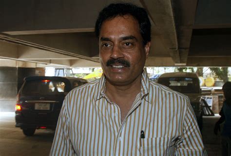 Dilip Vengsarkar Photos - Dilip Vengsarkar Photo Gallery | Veethi