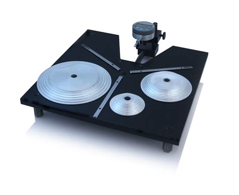 Device for measuring radial clearance of bearings