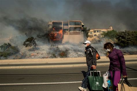 California Fire: Devastating Photos As Flames Tear Through Region | Los ...