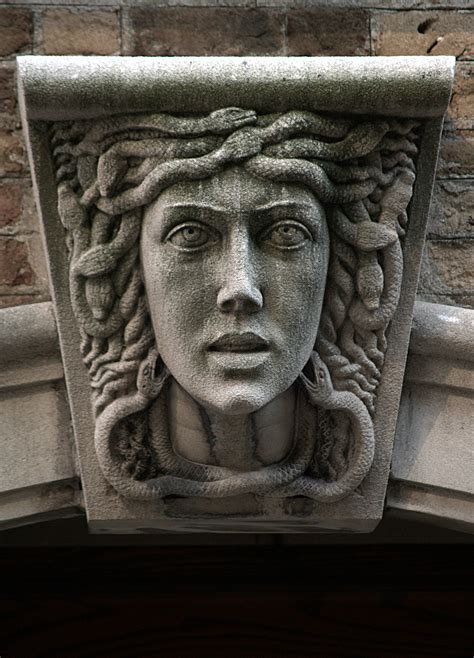 File:Medusa Mascaron (New York, NY).jpg - Wikimedia Commons