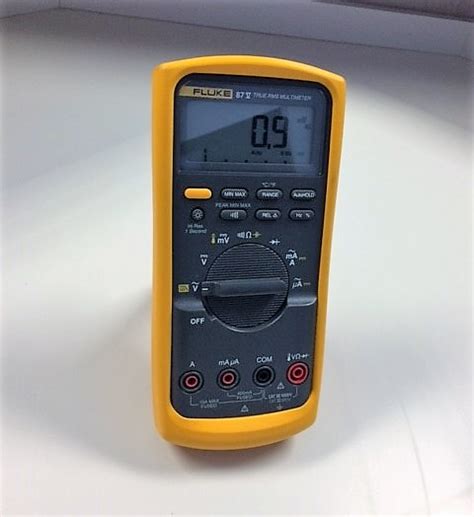 Fluke 87V Industrial Multimeter delivers accurate frequency ...