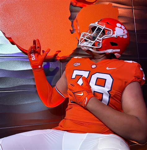 4-Star OL Commits to Clemson