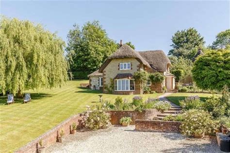 25 Lovely English Thatched Roof Cottages - I Heart Britain