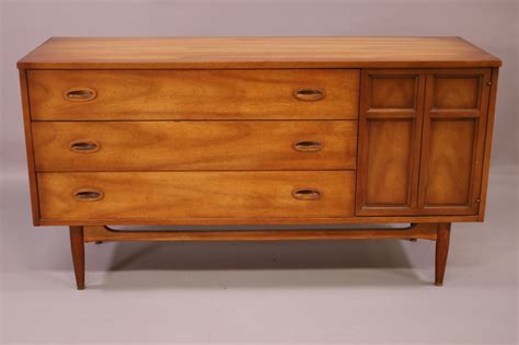 MID CENTURY MODERN CREDENZA - Redlands Antique Auction