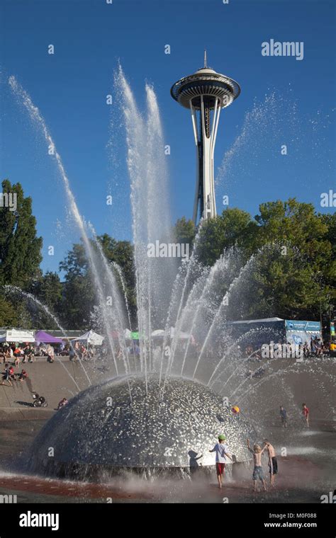 International Fountain, Space Needle, Seattle, Center, Washington, USA Stock Photo - Alamy