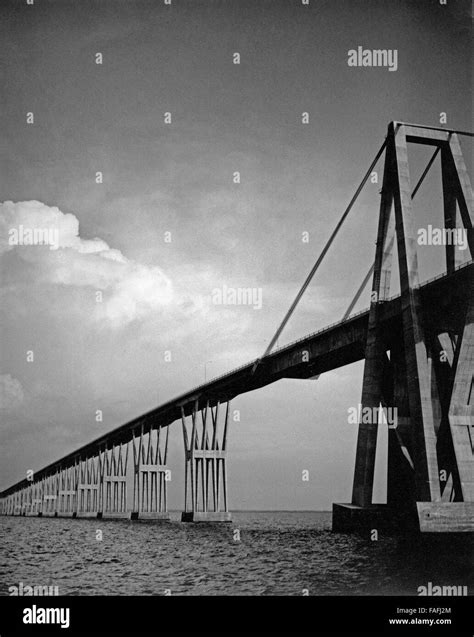 Maracaibo bridge Black and White Stock Photos & Images - Alamy