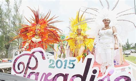 Hundreds join in carnival parade | The Tribune