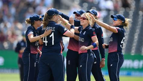 Heather Knight struck in her first over | ESPNcricinfo.com