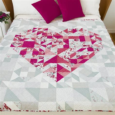 Quilting Land: Paper Pieced Heart Quilt