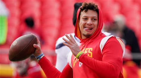 Patrick Mahomes Can Break NFL Consecutive Completions Record Today ...