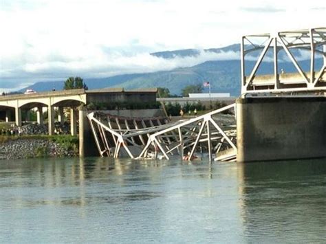 Pundit Press: Skagit River Bridge Collapse: Terrorism?