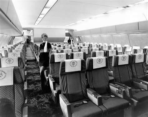 McDonnell Douglas DC-10 interior, 1974. Yes, indeed. This was United economy from the 70s. Still ...