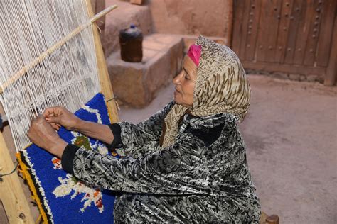 Aït Benhaddou - Carpet Maker (2) | Kasbahs | Pictures | Morocco in ...