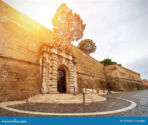 Wall of Vatican city editorial photo. Image of entrance - 73142921