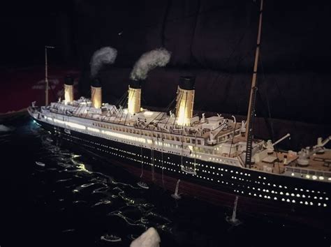 16 best Titanic 1:700 sinking diorama images on Pinterest | Diorama ...