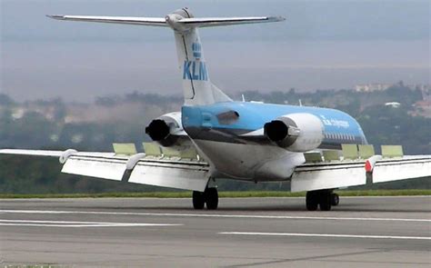 How Airplane Spoilers, Ground Spoilers and Speed Brakes Work - Aero Corner