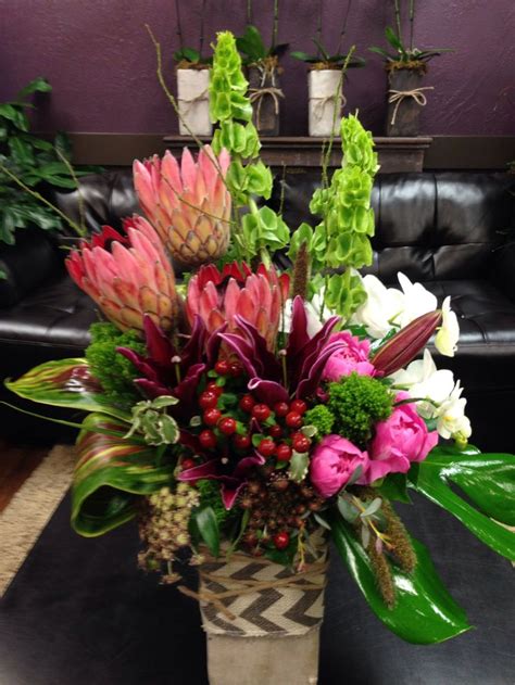 hawaiian flower arrangements hotel lobby - Google Search in 2020 ...