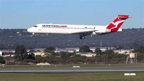 Qantas Boeing 717-200 Landing at Perth Airport - YouTube