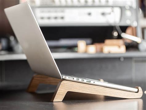 DIY Wood Laptop Stand - Nulaxy