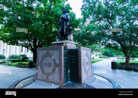 Columbus Ohio Christopher Columbus Statue at State Capitol building in downtown Stock Photo - Alamy