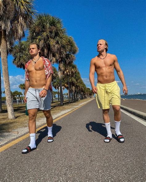 William Nylander on Instagram: "🌴" | William nylander, Shirtless ...