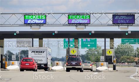 Ohio Turnpike Stock Photo - Download Image Now - Ohio, Car, Toll Booth ...