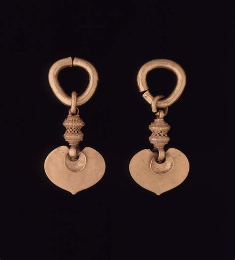 Pair of earrings | Museum of Fine Arts, Boston