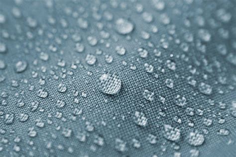 Why is water-repellent and water-proof clothing unsustainable? - Manteco