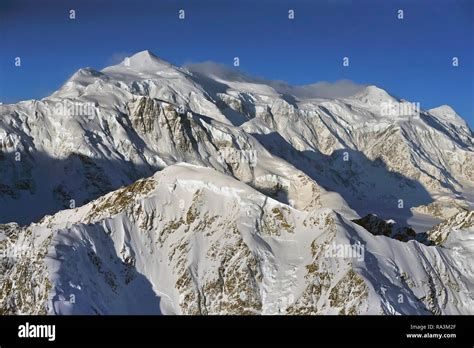 Mount logan hi-res stock photography and images - Alamy