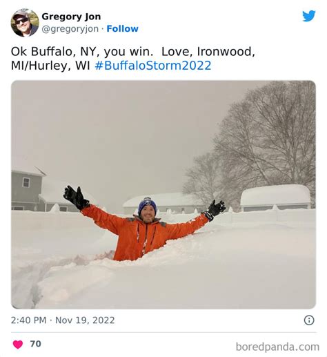 People Are Posting Wild Photos As Buffalo, New York, Digs Up From 6 Feet Of Snow | Bored Panda