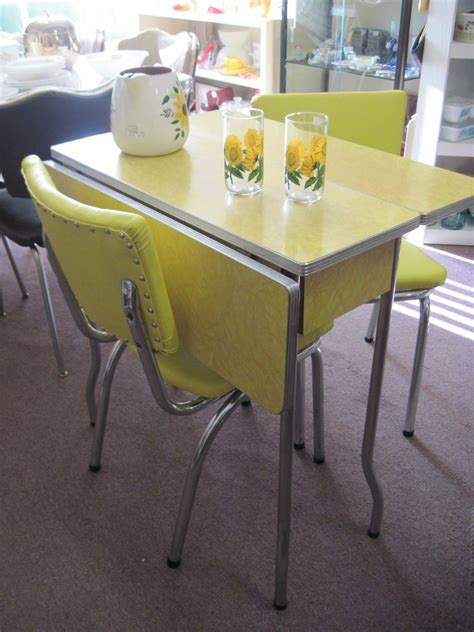 Yellow 1950's Cracked Ice Formica Table and Chairs | Retro kitchen tables, Retro kitchen ...