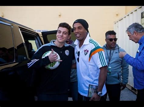 FREESTYLE TRICKS WITH RONALDINHO! - YouTube