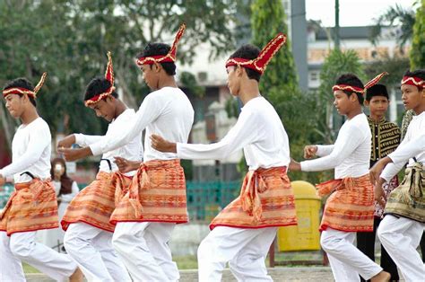 Tarian Tradisional Indonesia ~ Indonesian Traditional Dance