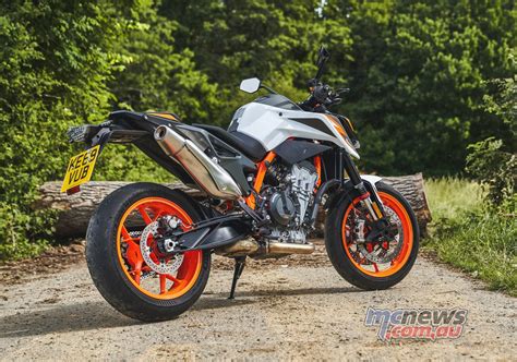 KTM 890 Duke R Review | MCNews